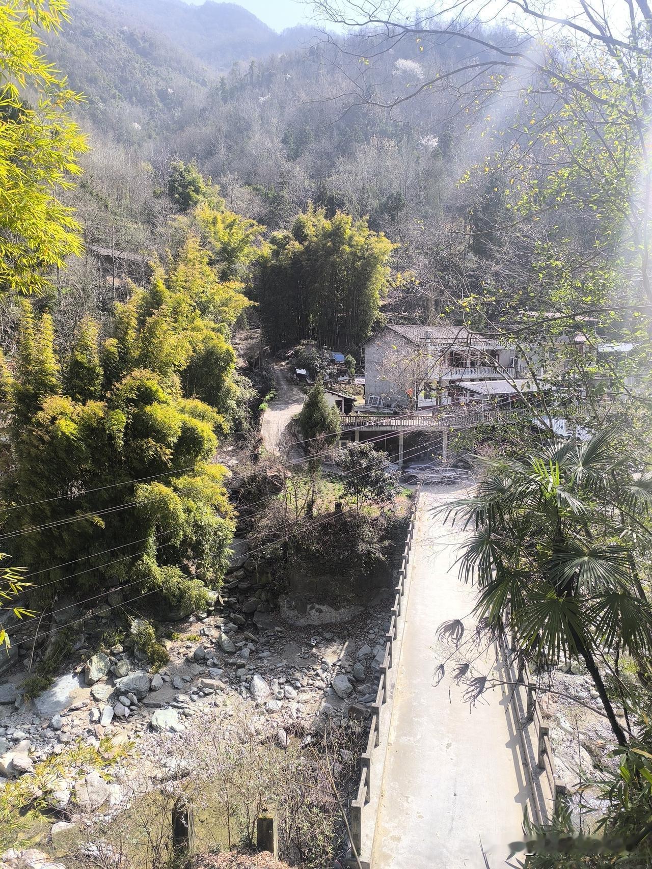 小富靠努力就可以得到，但大富一定是靠天的。

这也就是为什么那些成功的大企业家，