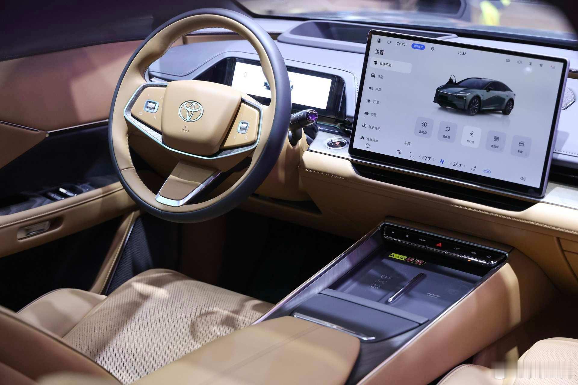 广州车展铂智7展台是真有人气！中外媒体、大V都在打卡，热度肉眼可见～ 7种车色全