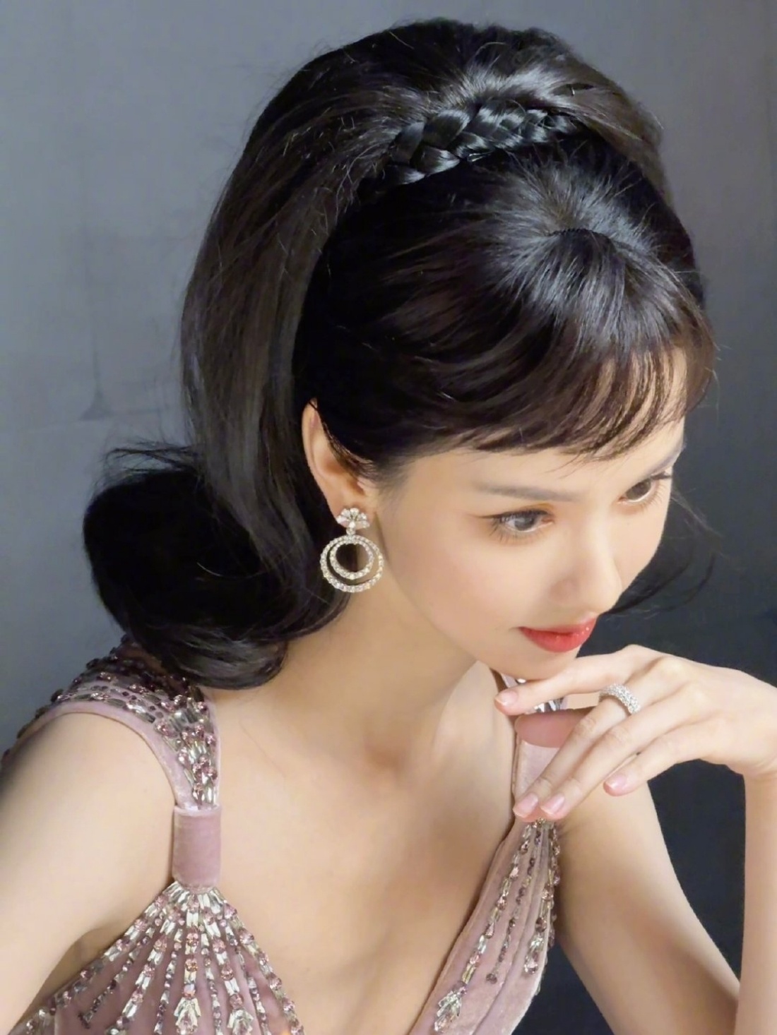 陈都灵 赫本风 呜呜呜呜宝宝太漂亮了 手也好好看！ ​​​