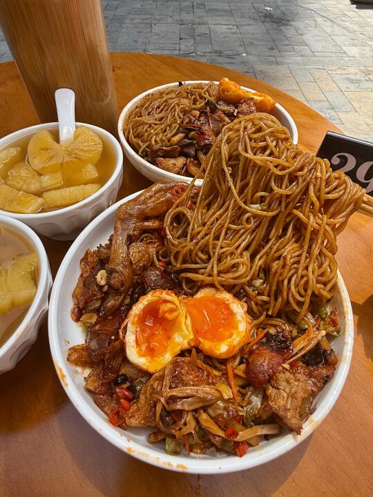 杭州新开的！！广西人认证好吃的炒螺蛳粉