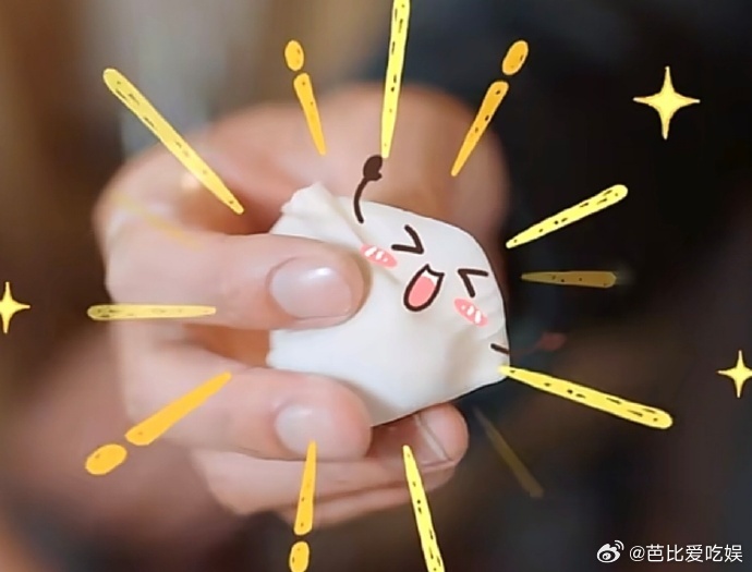 黄景瑜手控天菜 这双手就是天菜本菜✨骨节清晰线条干净，随便一个画面都能戳中手控的