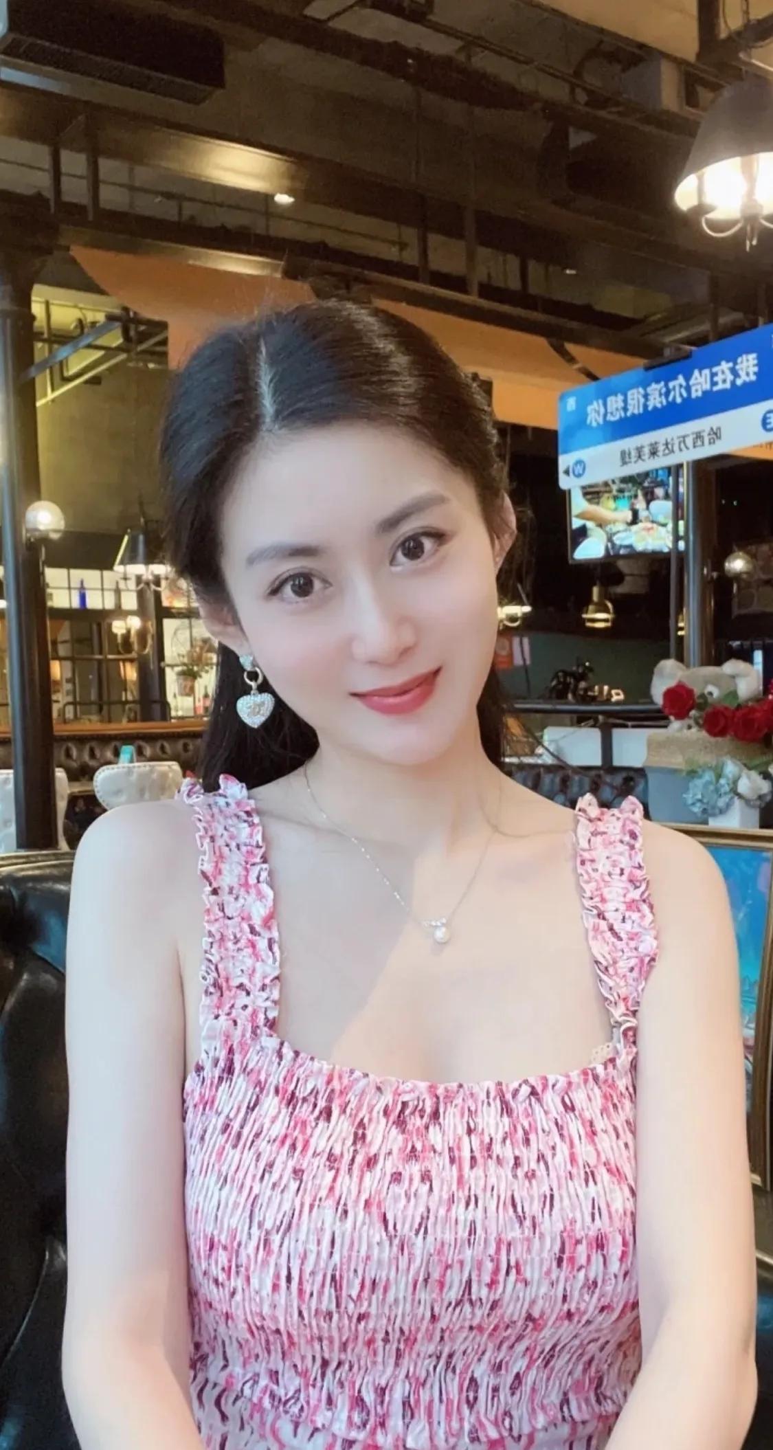 牛低头是为了吃草，人低头是为了挣钱，不要嫌弃挣钱的狼狈和辛苦，当你上了生活的战场