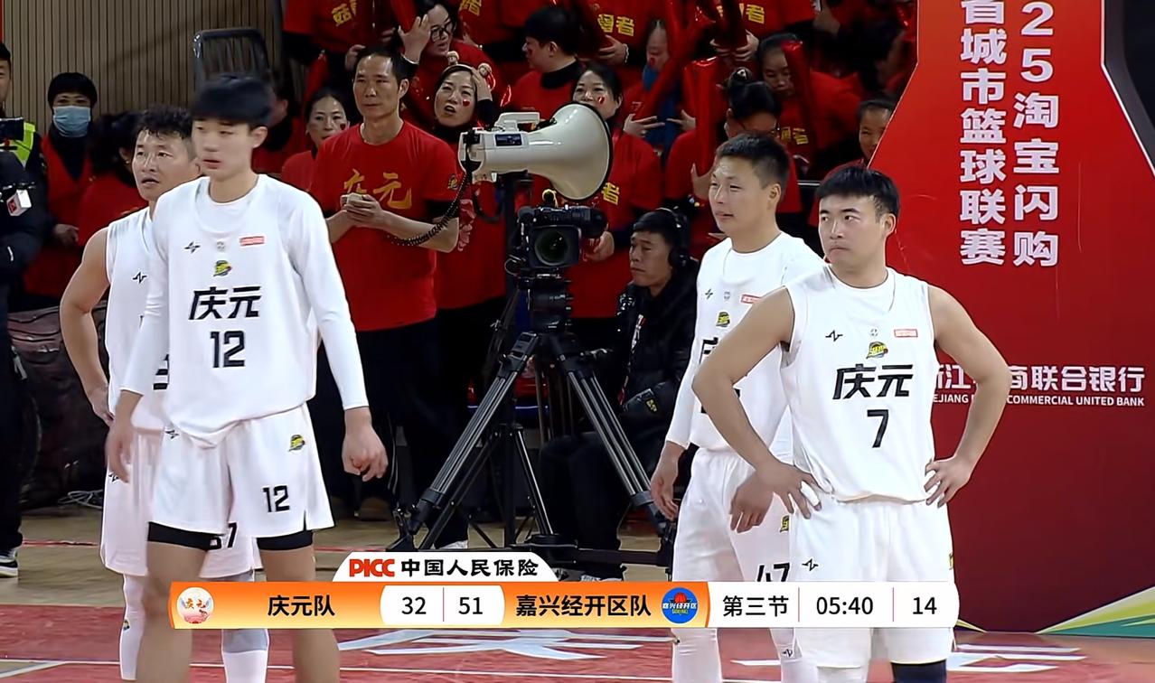 随着最后一声哨响，没有奇迹发生，在输给嘉兴经开队以后，庆元队以全败战绩结束了首届