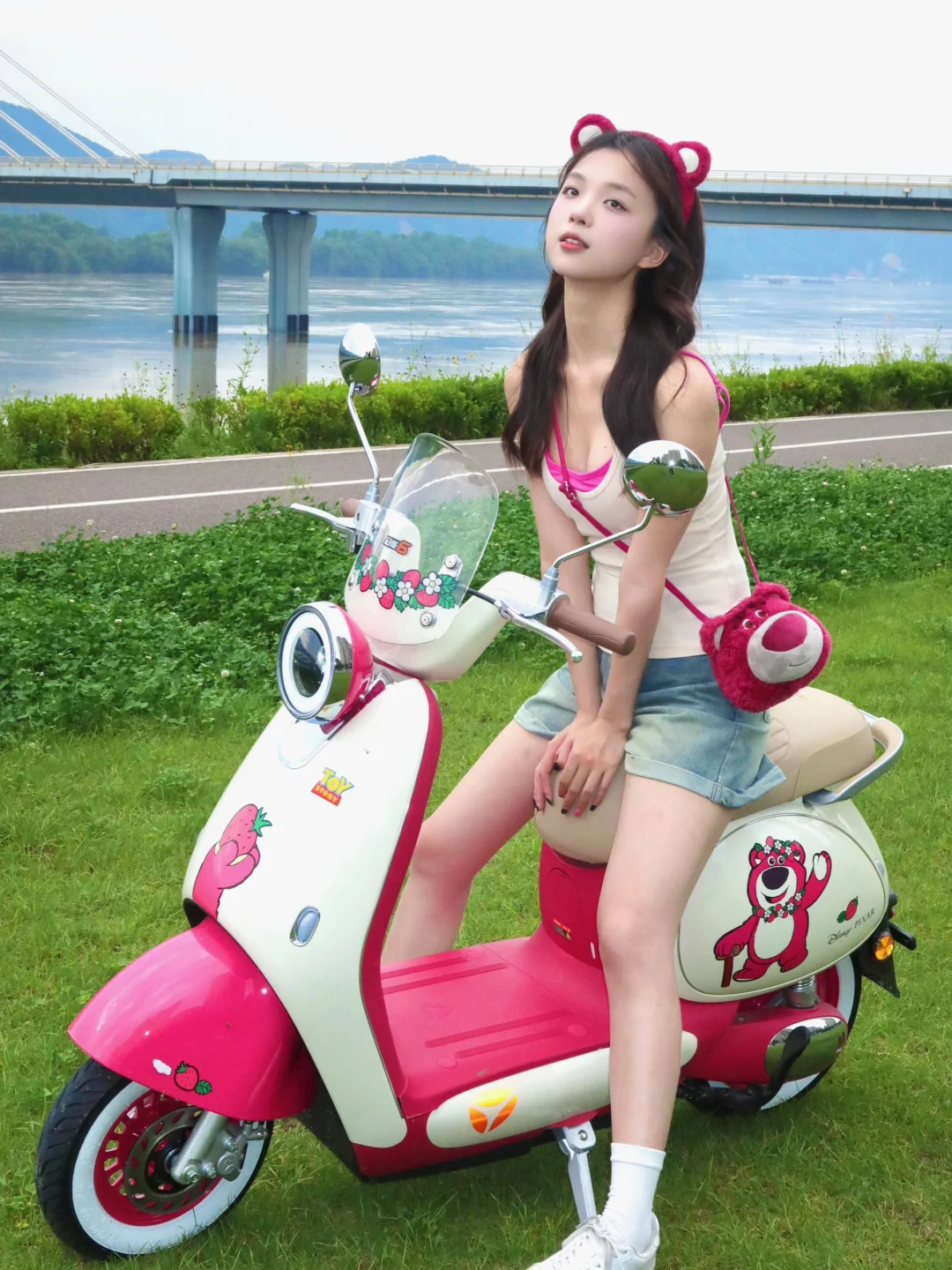 E人“征服”草莓熊版雅迪小电动！