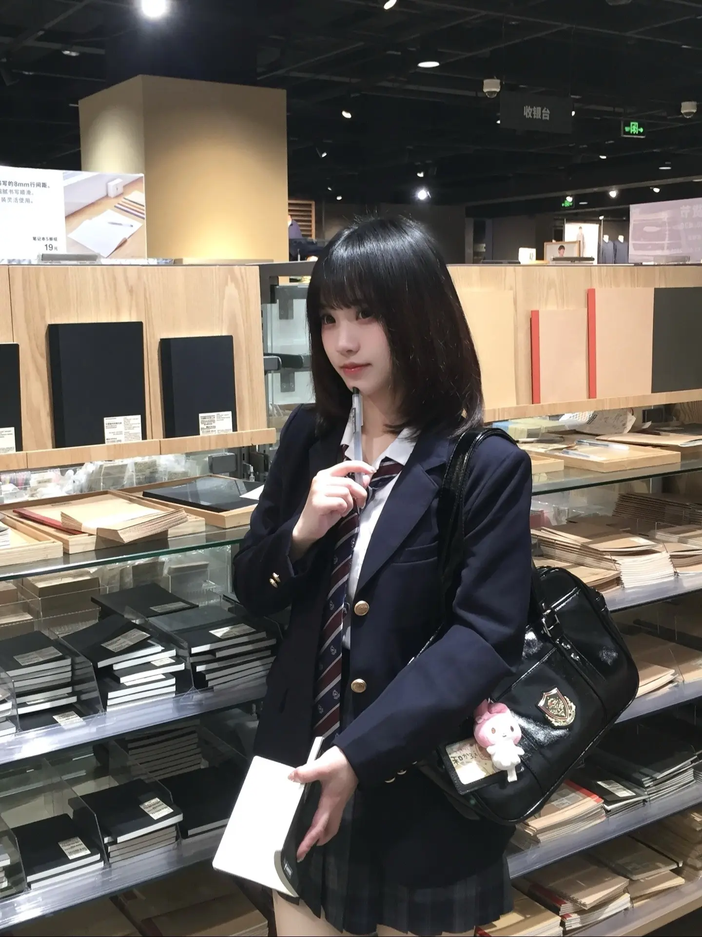 ovo是微笑  o-o是警告。
