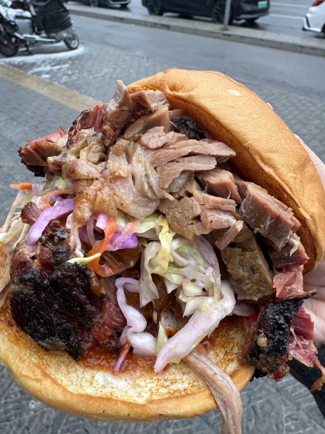 感觉是北京no.1的猪肉汉堡。。。