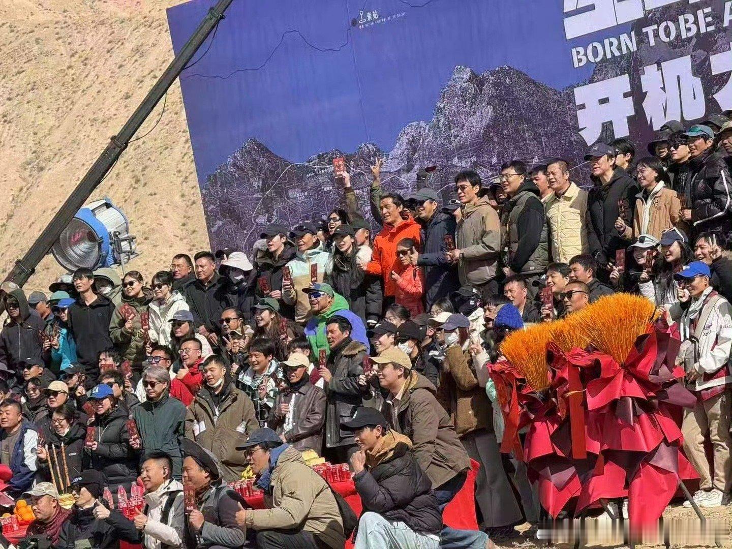 生命树开机杨紫胡歌主演正午阳光大剧《生命树》开机大吉高原实景拍摄有点东西。浅浅期