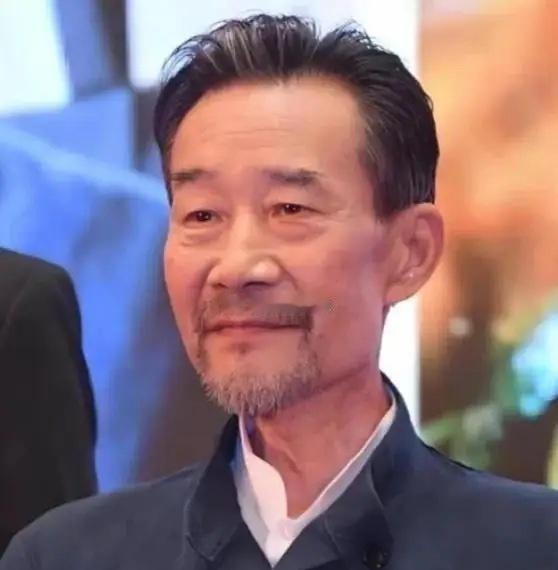 李雪健妻子于海丹亲口证实：今年 72 岁的老戏骨李雪健，双耳已经彻底听不见任何声