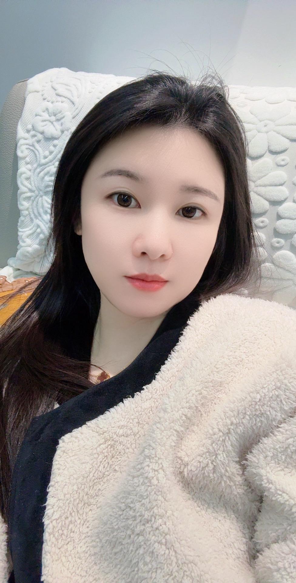 今年好好干 批发点polo衫跟碎花裙 卖给你们这群恋爱脑