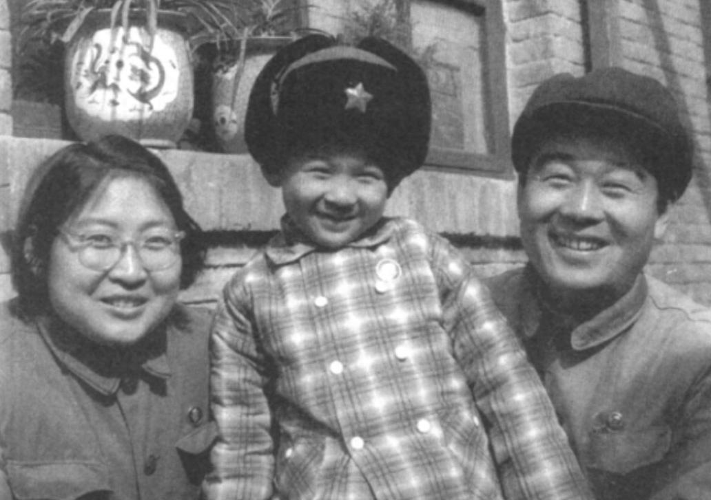 1985年孔令华调离北京卫戍区，离开前他被特别交代要遵守两项重要规定，你知道是什