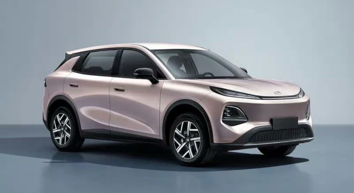 【长安启源Q05申报图 定位纯电小型SUV】日前，我们从工信部网站获取到一组长安