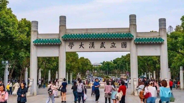 武大批评校友余某真的过了 OPPO母亲节文案翻车后，武大官微转发文学院声明，点名