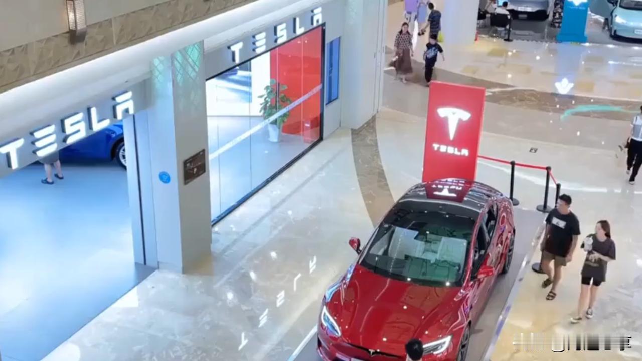 Model 3后驱版现在落地二十三四万，

加速丝滑、单踏板一开就回不去，

城