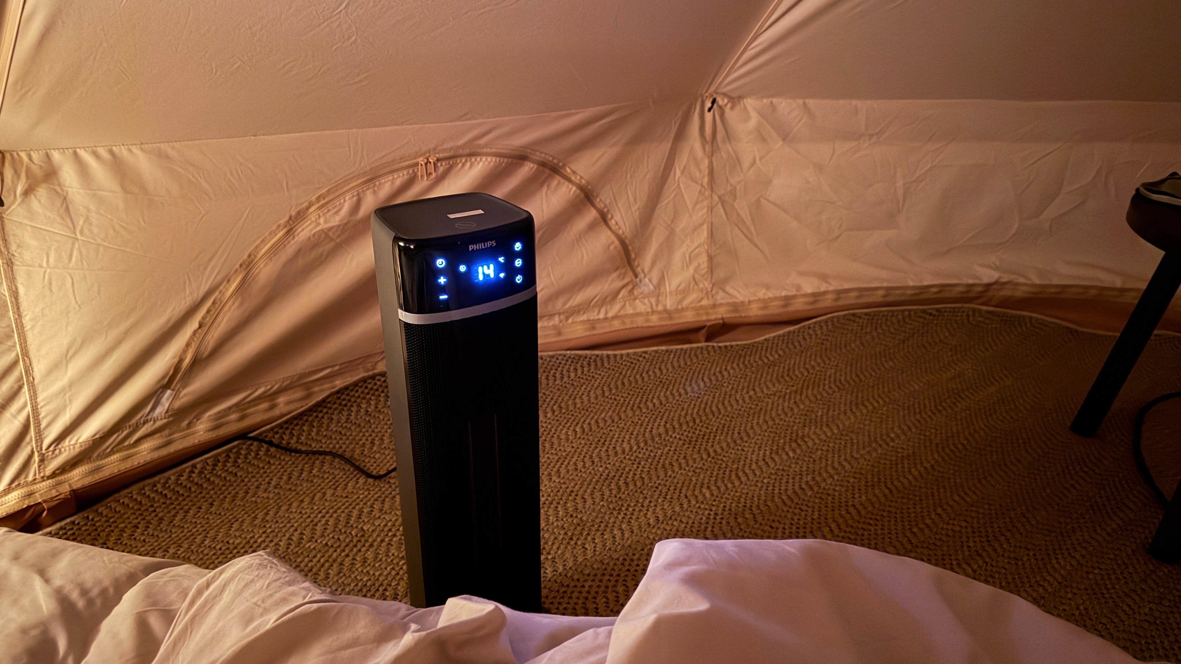 早上冻醒了，才发现帐篷里有暖风……刚打开现在帐篷里14度，感觉自己像在冰箱里保鲜