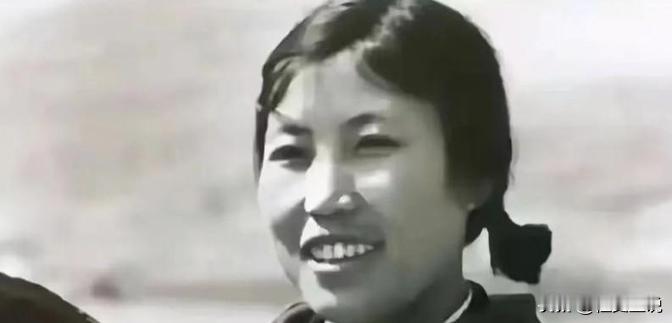 1978 年，“铁姑娘”郭凤莲随代表团前往美国。她满怀热情地宣传“大寨精神”，可