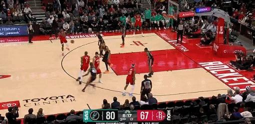 文班亚马赛后谈今天21中5，特别是下半场9中1的真实原因是这样的。
文班亚马:都