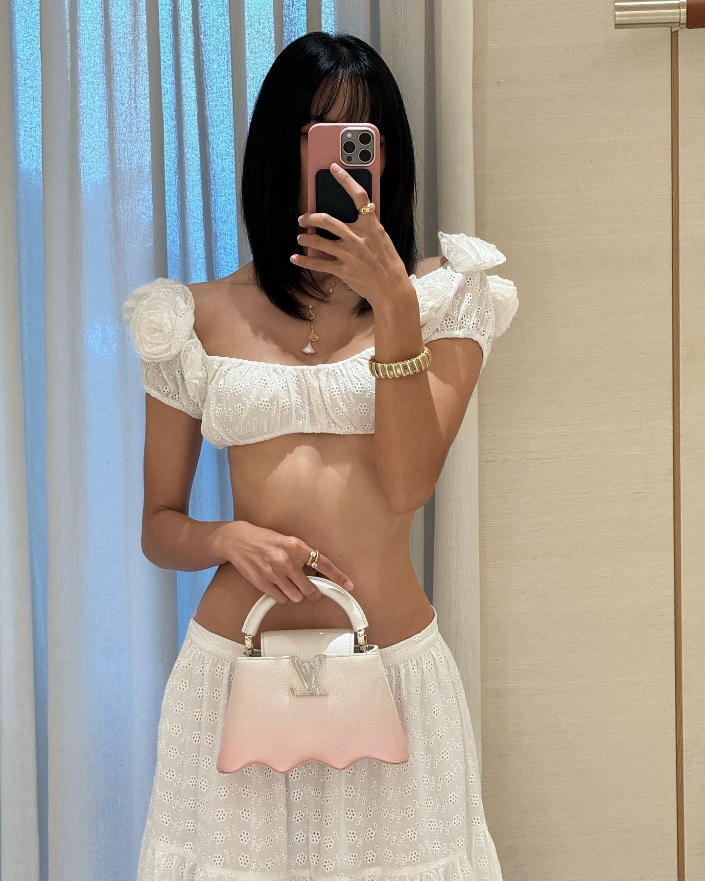 Lisa ins更新🤍 ​​​