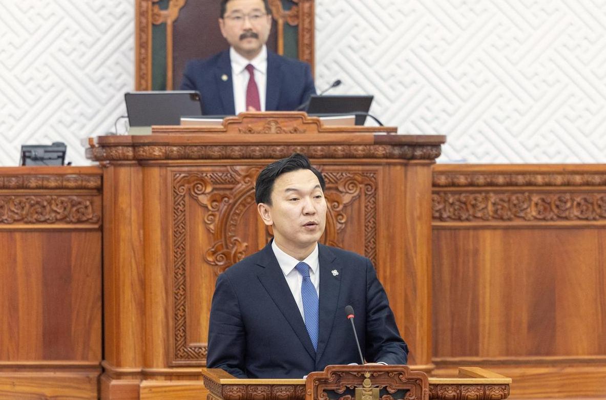 刚上任不到半年，蒙古国总理乌其尔勒就下了一道硬命令：全国上下开始"过苦日子"，大