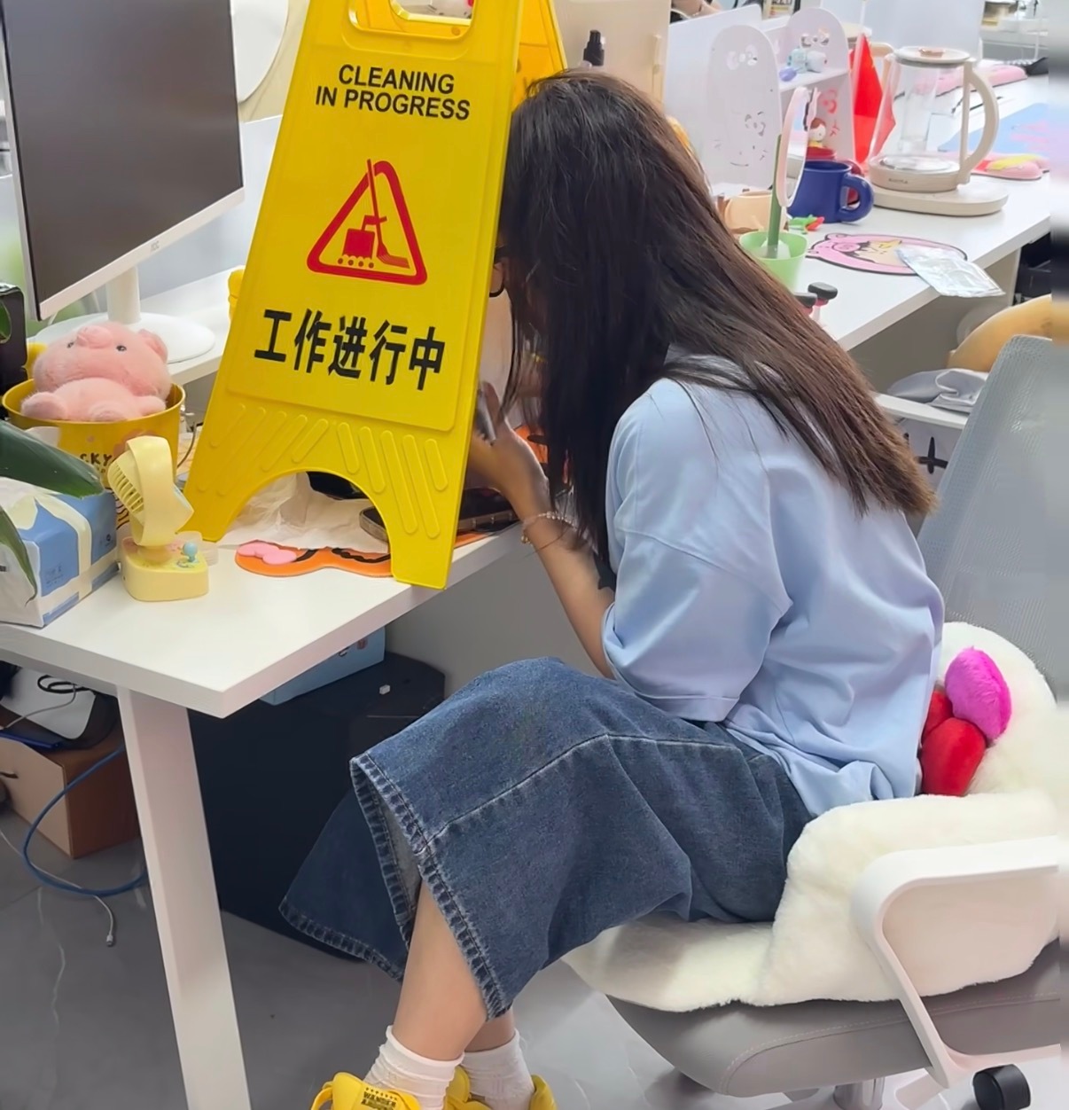 职场人的隐私性很重要防窥防的是公共场合的隐私安全 我们职场人自己会保护自己的隐私