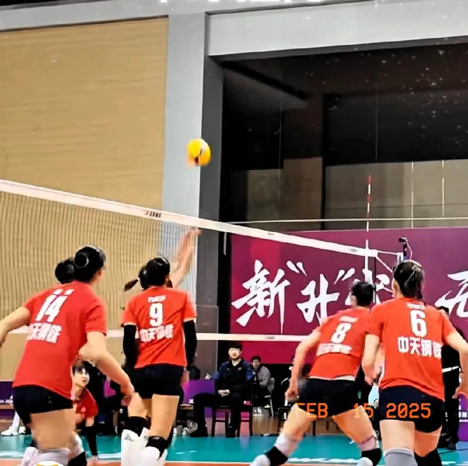 🏐[加油]2024-2025中国排球超级联赛，2月11日江苏女排比赛现场。
排