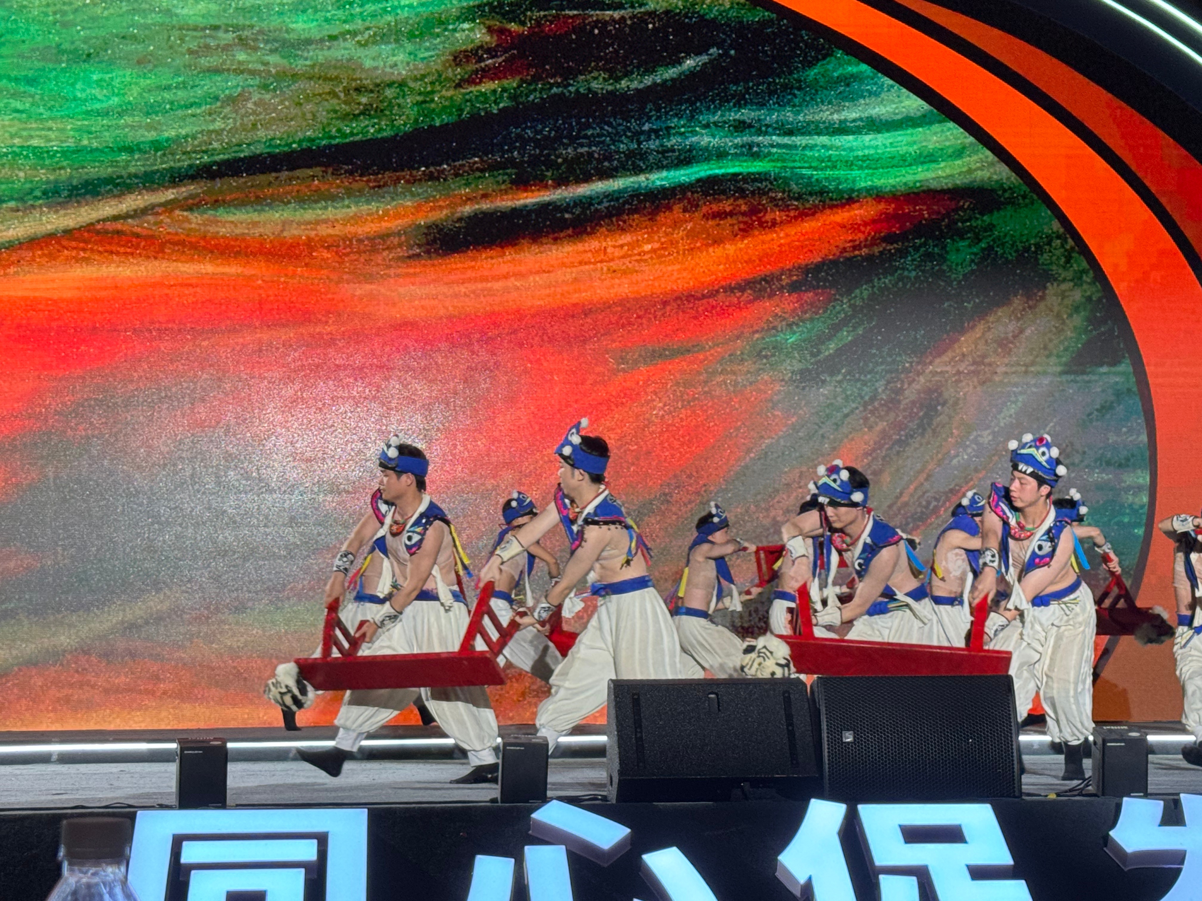 【邵阳城步六月六山歌节 】 7月19日晚，城步六月六山歌节主题晚会如约而至。非遗