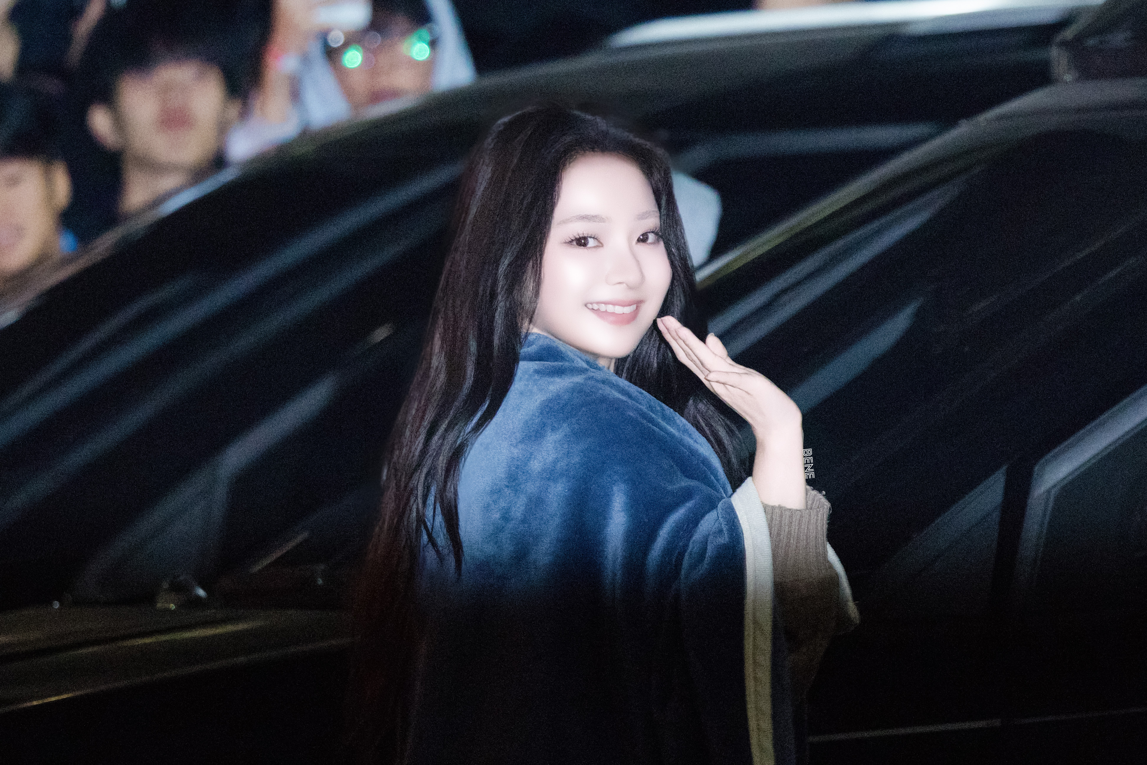 李娜炅[超话] 🐣 蜜桃笑颜李娜炅  [图片]241103 The Red F