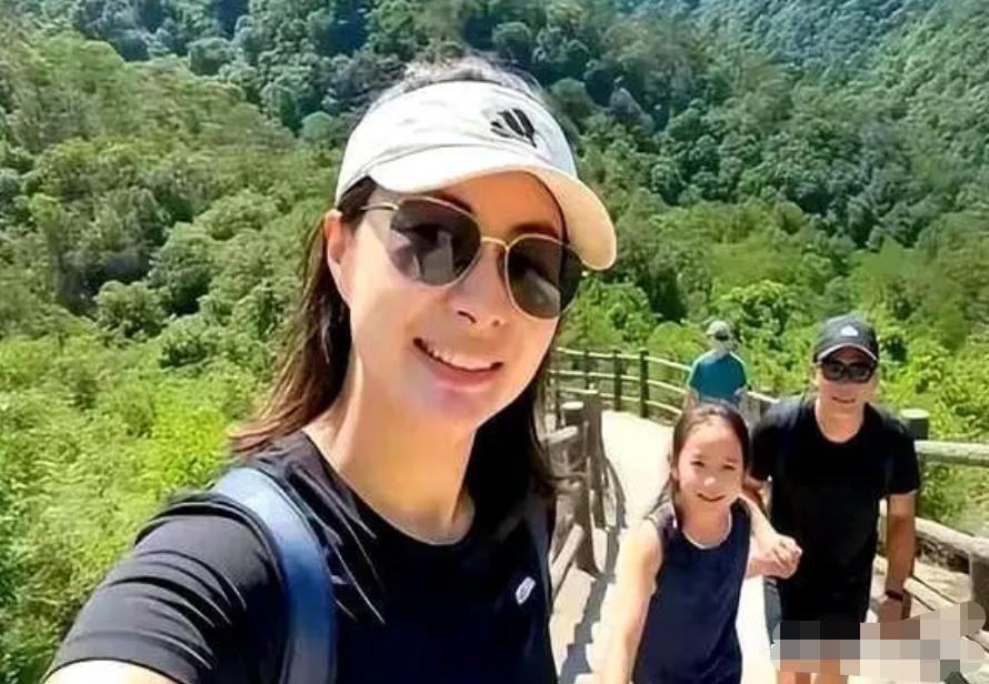 郭晶晶女儿太争气！10岁拿国际大奖，豪门教育的天花板原来是这样
 
谁说豪门千金