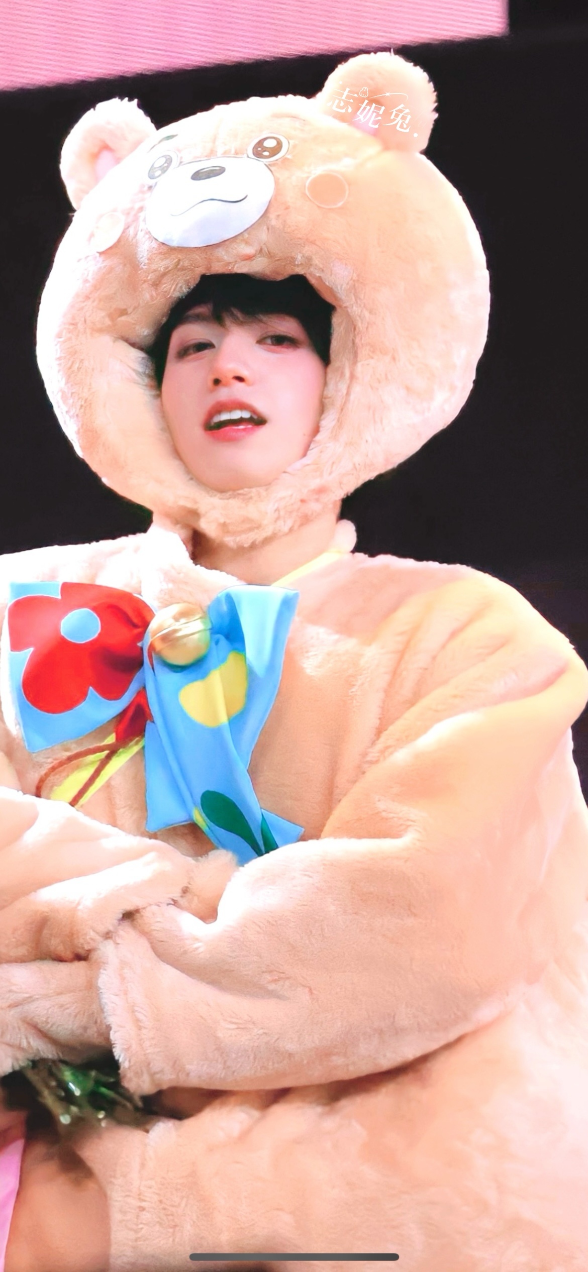 朱志鑫是我女儿是我的小公主 她只需要快乐健康就行 我会永远做守护她的钢铁猪妈妈?