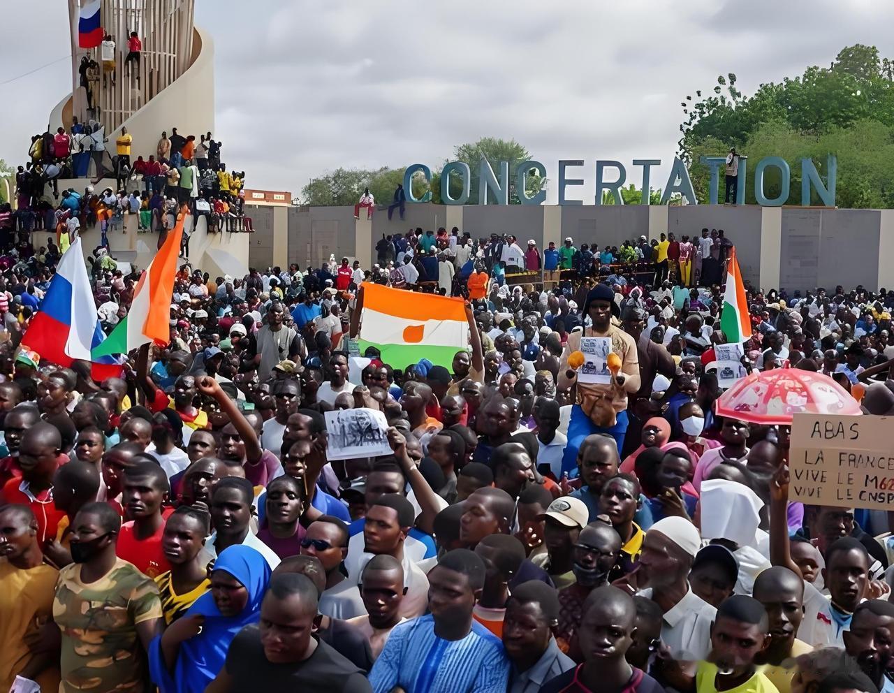 近几日发生了一起“抢油”事件，本来委内瑞拉和东方大国某公司签订了180万桶原油的