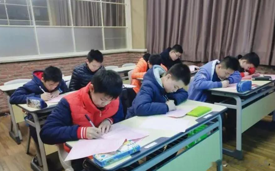 昨天接到某机构的电话，说给5万就能让孩子直升成都某重点初中。

电话一接通就是，
