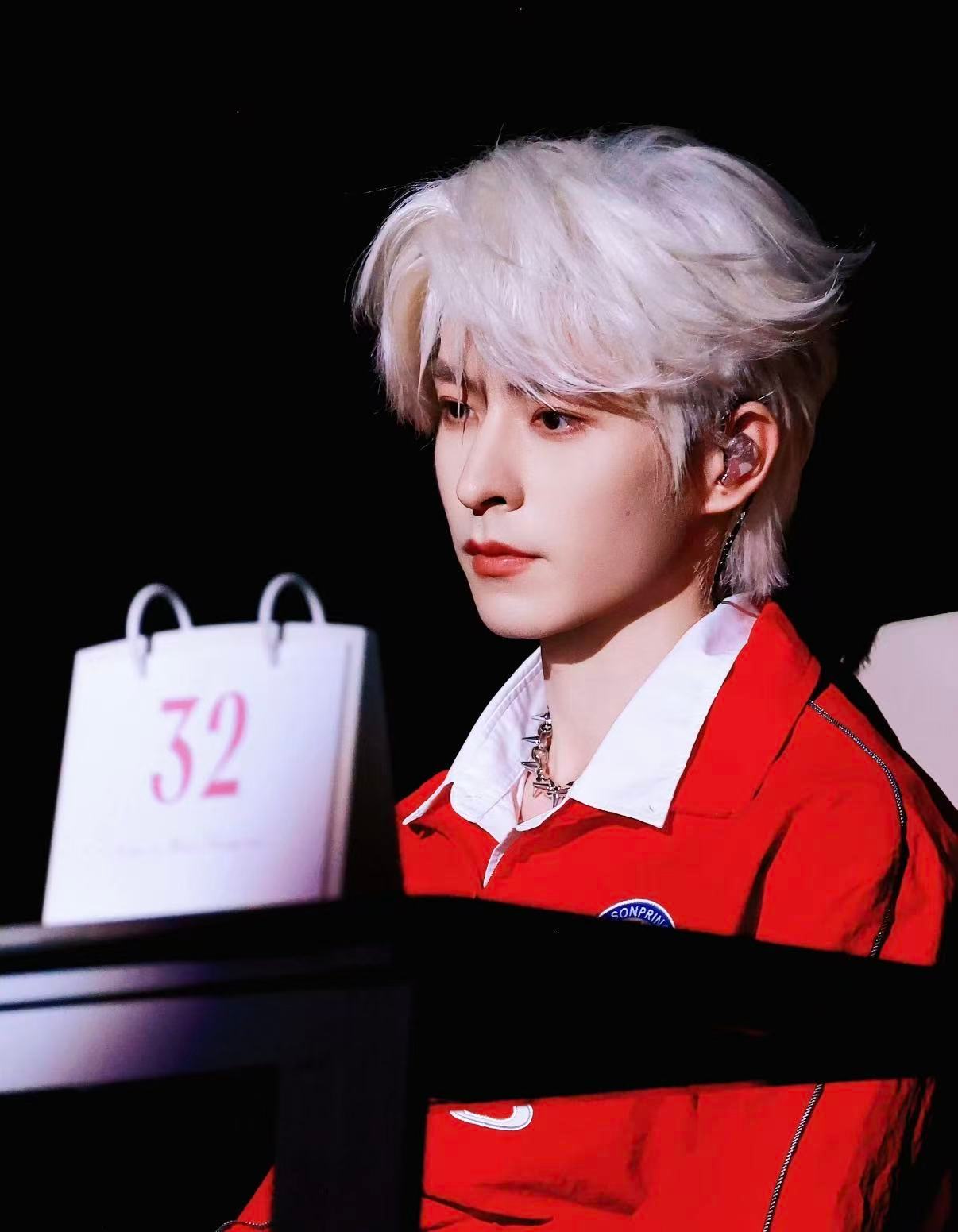 文韬说何运晨送的护腰凳真的有用 动感青春派对大型安利现场！文韬力推何运晨送的护腰