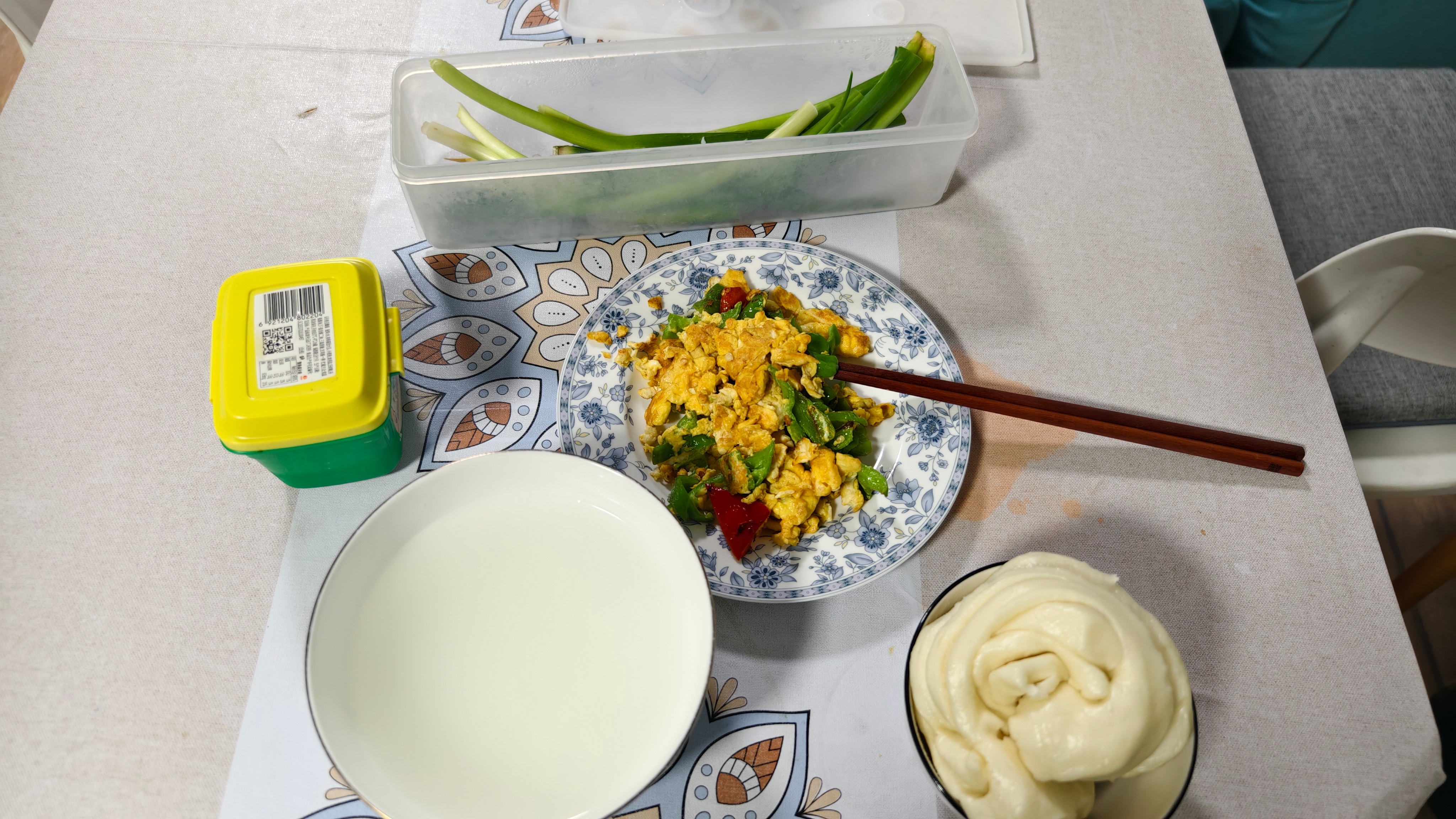 一个人也做饭，不点外卖。 