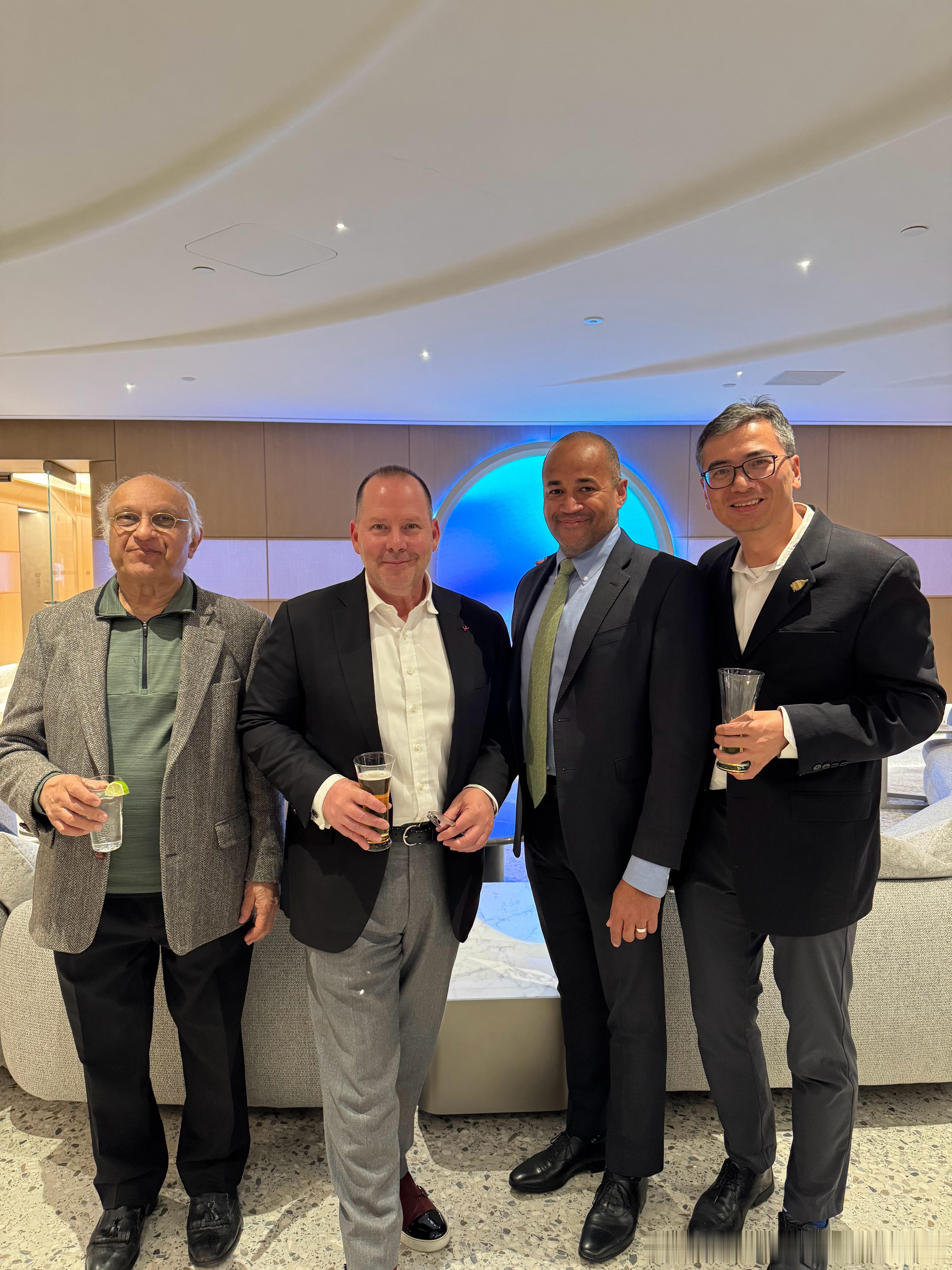 很高兴看到布雷顿森林体系委员会成员Mahesh Kotecha、Gregory 