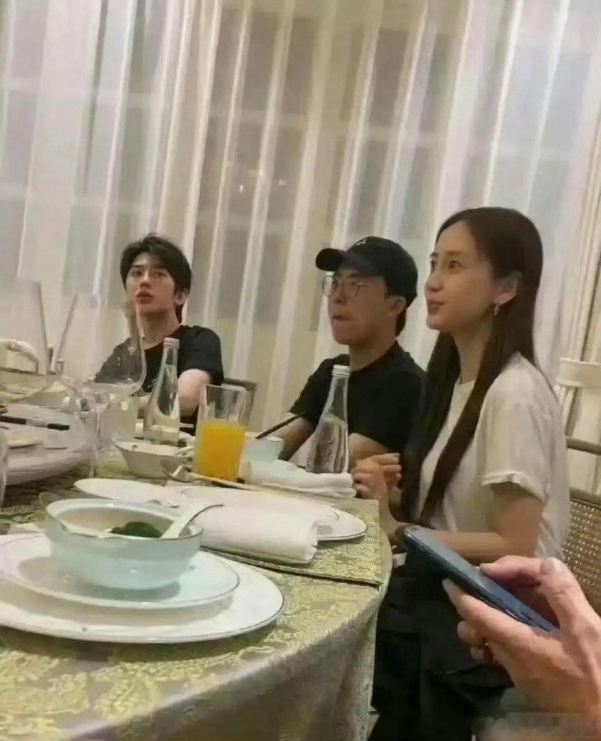 原来明星私下的饭局，都是素颜的状态 