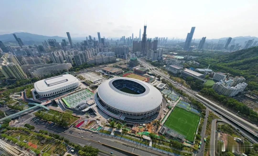 深圳市体育中心终于要焕新开放了

经过了历时五年的大规模重新翻新，位于深圳市中心