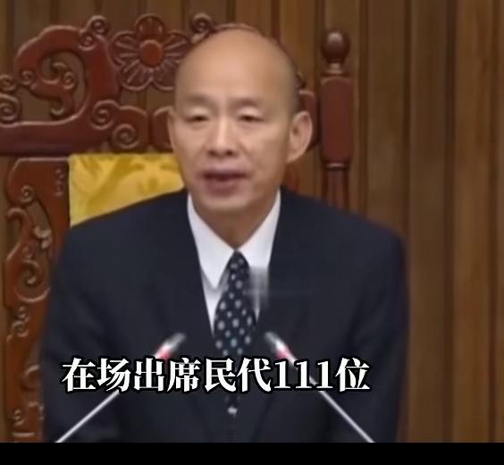 这是什么？
这是政客！
别看他西装革履领带白衬衫，实际上心里想的全是利益。
为什