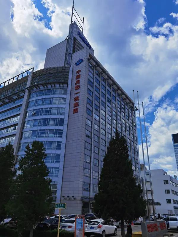 三万一千亿成交量，市场足够火热，中国一重三连板，邵阳液压三连板，银河电子五连板商