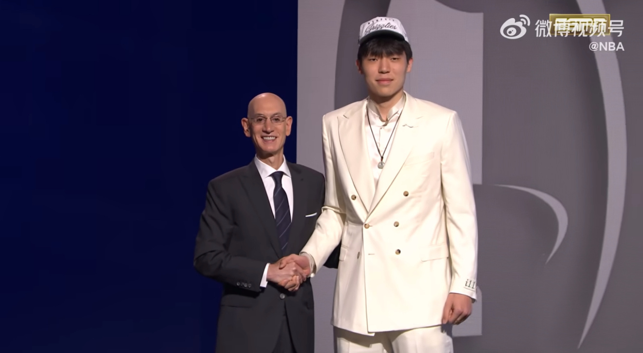 杨瀚森第16顺位被选中杨瀚森是第三位首轮被NBA选秀大会选中的中国球员姚明200