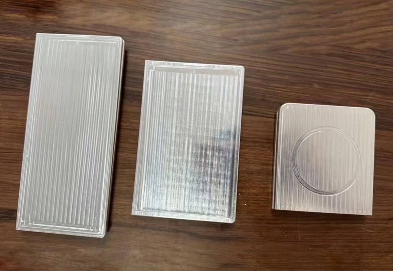 三星阔折叠机模曝光三星苹果大阔折都要来了，安卓大阔折也要来了，华为的产品定义确实