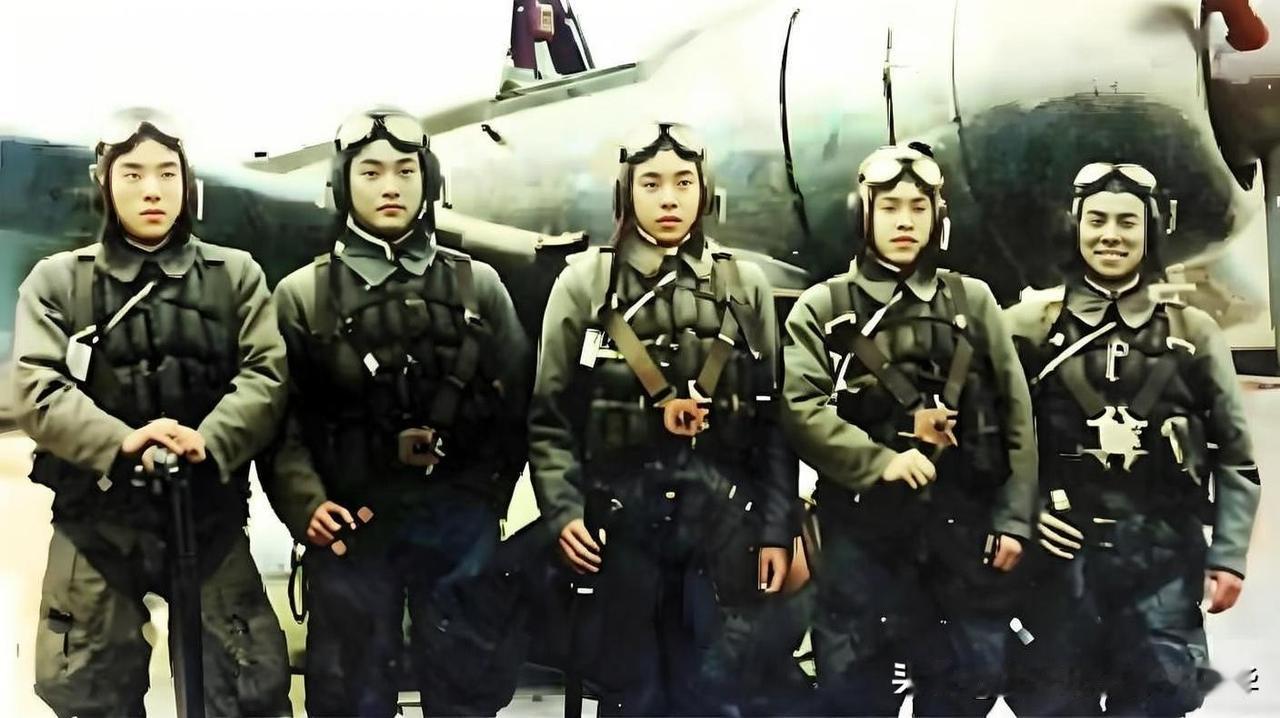 这是世界上空前绝后、最悲壮的一所学校，这所学校的学生从毕业到阵亡往往只有半年时间