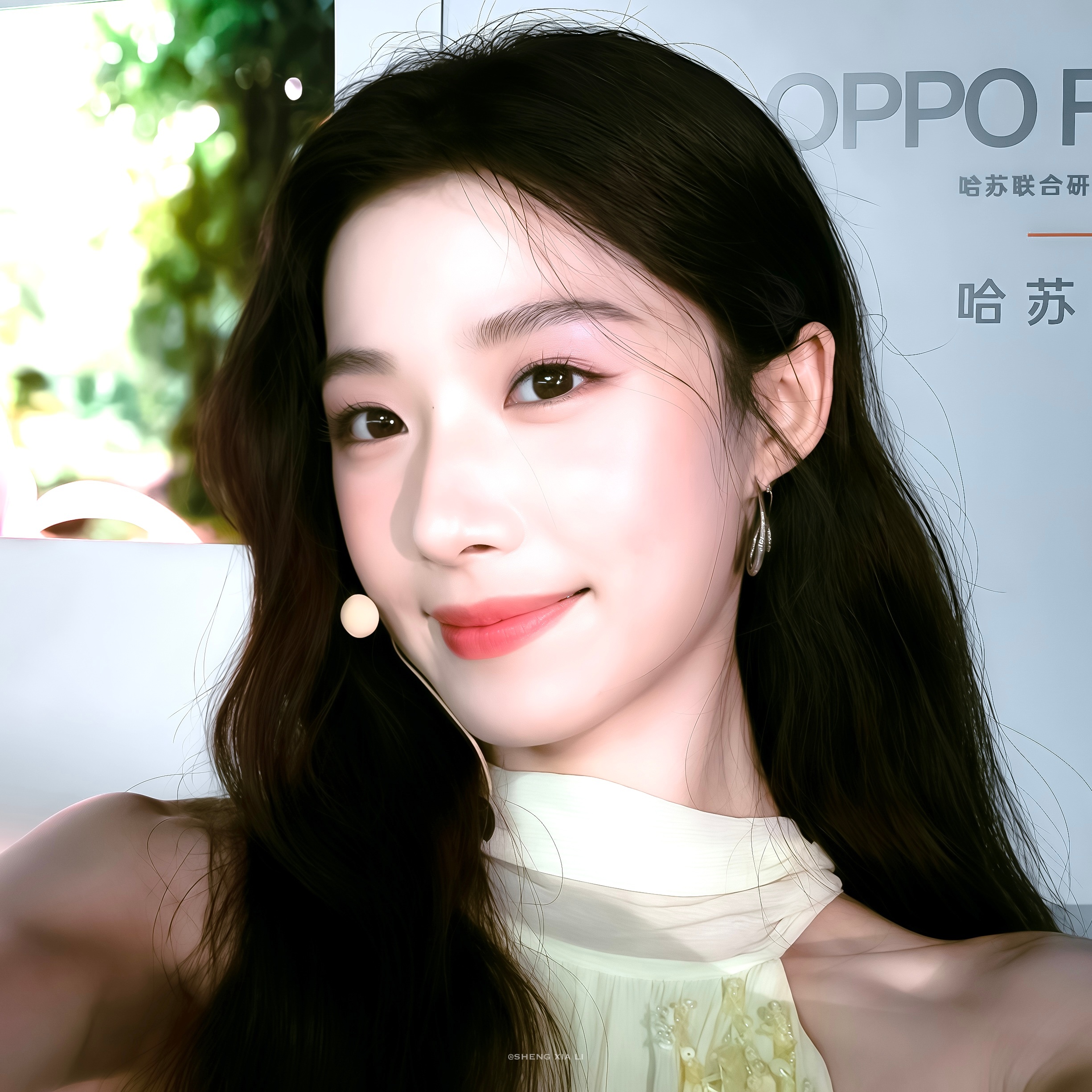 卢昱晓 你如春水盈盈在我心🍃📔·更新了一则头像壁纸～ 