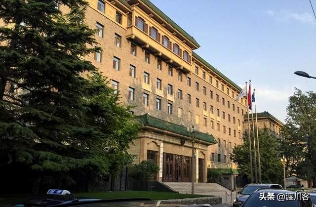 中国硬气亮剑，打响反击第一枪！拒付天价版面费，撕开西方遮羞布。全球学术出版领域的