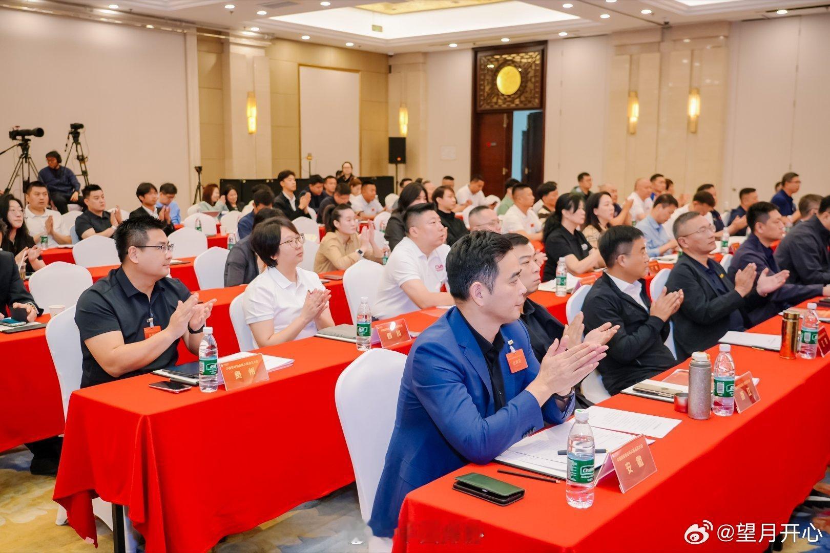 赖亚文当选中国排协主席中国女排 5月12日，中国排球协会第八届会员大会在京召开，