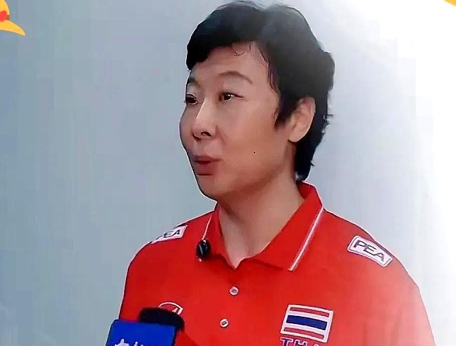 **系统碾压孤勇，才是女排新答案。**

凌晨这场球，赵勇把“没有朱婷”的焦虑撕
