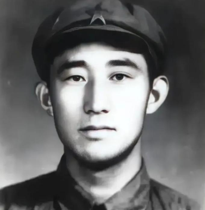 1949年，潜伏在敌人内部的地下党员吴荣森，已经被特务们盯上，他烧毁文件，准备趁