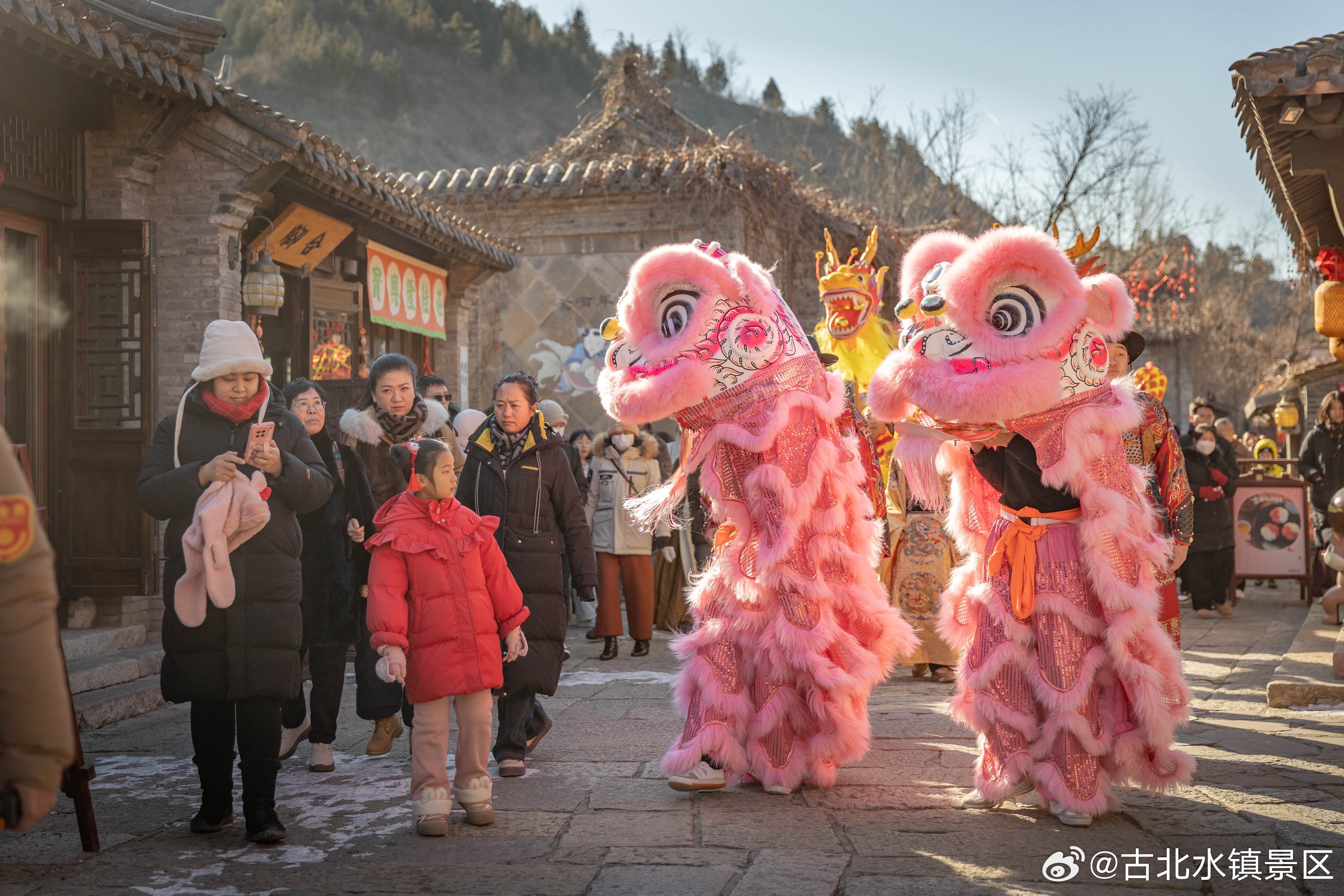 愿我们心怀喜悦，迎着温暖的阳光让每一天都充满活力与光明早安，宝子们～#古北水镇#