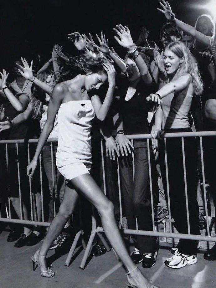 2000年，吉赛尔·邦辰 