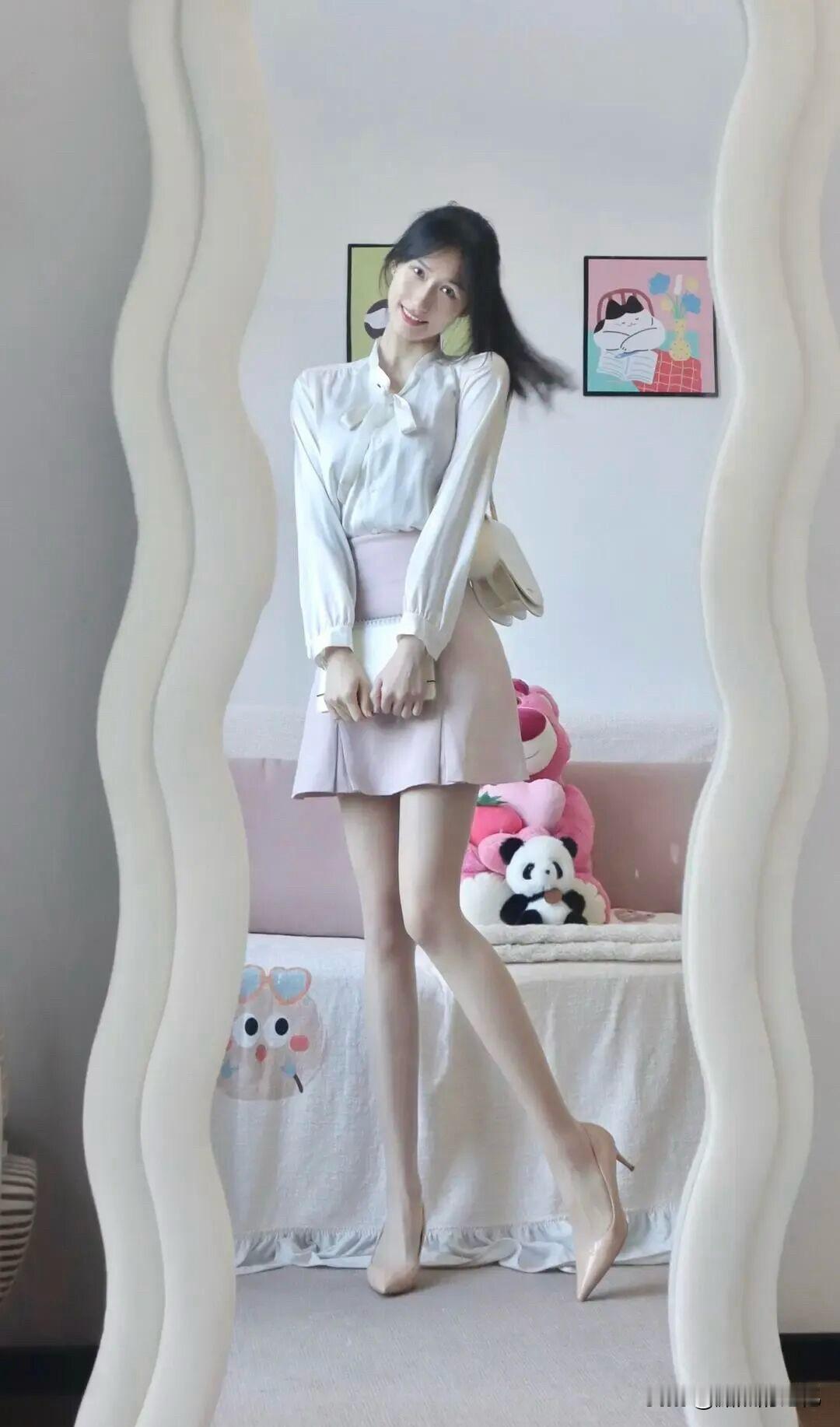 金秘书一出场，直接满屏“姐姐杀”——每根头发丝都在说“女人味”三个字！[比心][