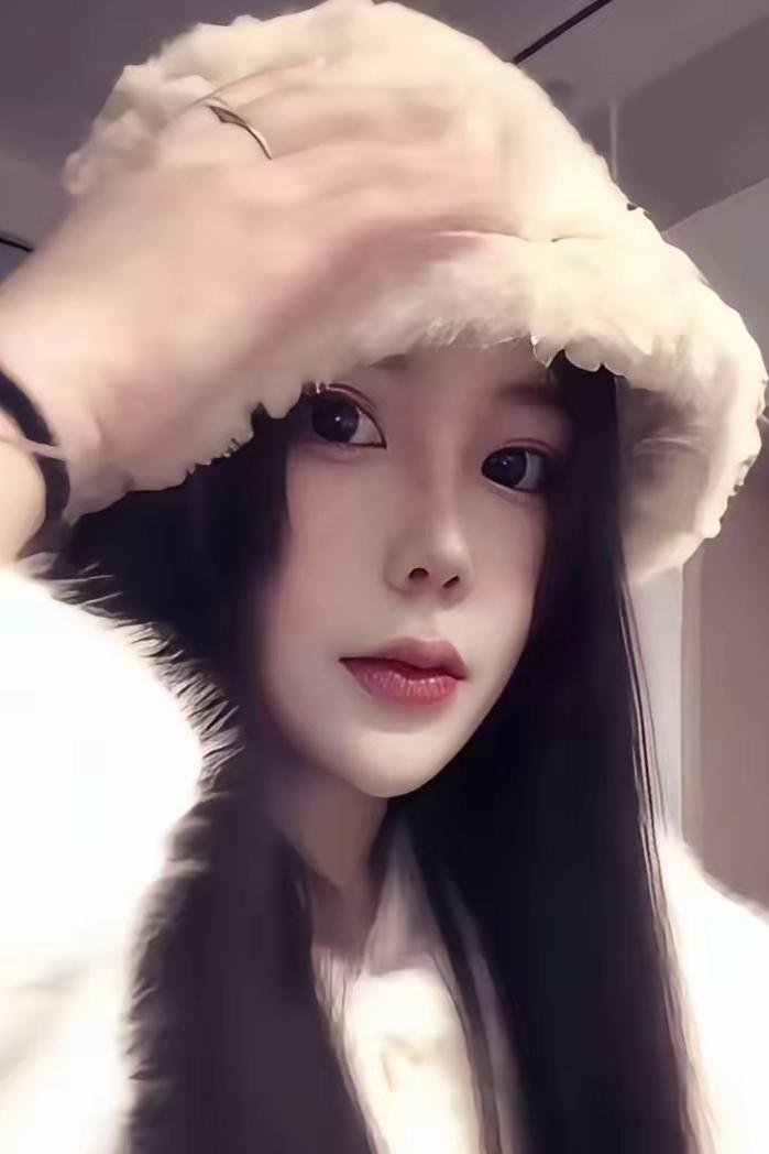 26岁掉河里的女司机，原来这么漂亮！

她前几天刚跟家里人说买了新车，还没来得及