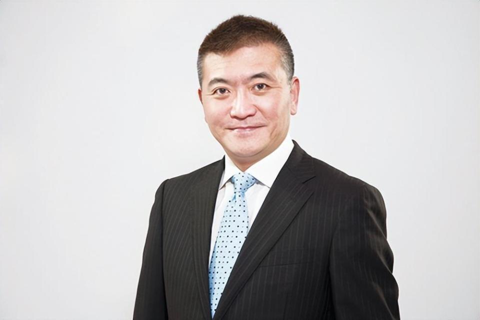 还是台湾人了解美国啊，台学者何启圣昨天给大陆提了个建议：“既然美国把台湾当棋子算